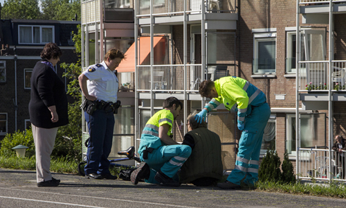 13 mei Fietser gewond na botsing met auto Vlaardingen