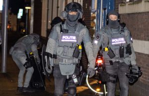 Inval arrestatieteam in woning Schaepmanstraat Rotterdam