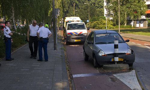 18 juli Auto bovenop wegversmalling Vlaardingen