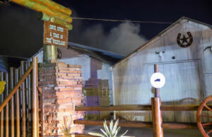 Zeer grote brand in voormalig kassencomplex Opstalweg Naaldwijk