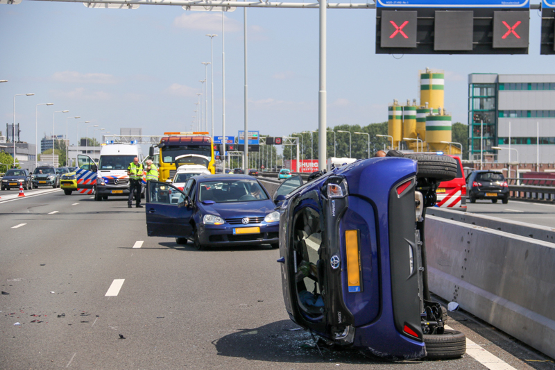 A20 Dicht Door Gekantelde Auto Rotterdam - District8.net