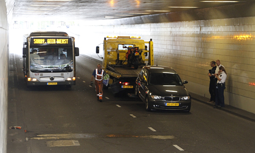 9 september Motor botst op auto in tunnel Rotterdam