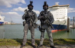 Afsluitende anti-terreuroefening op gekaapt schip haven Rotterdam