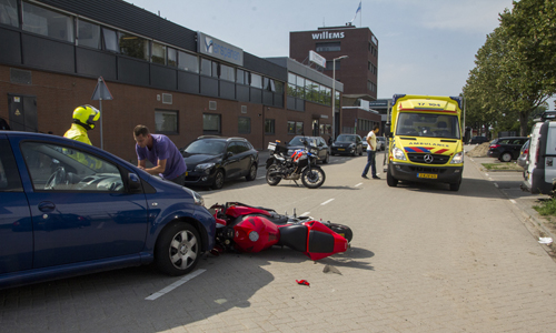 16 juli Botsing tussen auto en motor Rotterdam