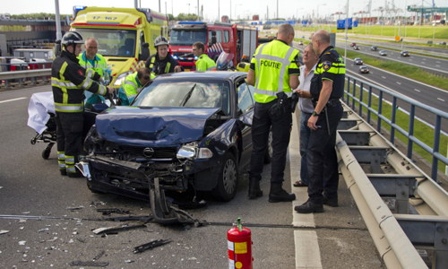 19 juli Afrit A15 dicht na kop-staart botsing Rotterdam