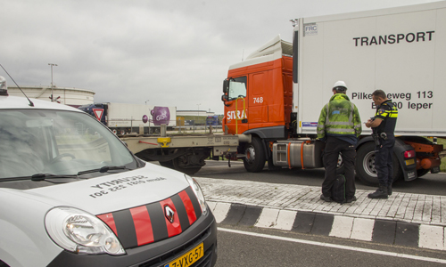 14 augustus Aanrijding tussen vrachtwagen en trein Elbeweg Europoort