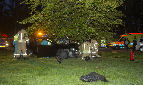 16 augustus Auto tegen boom na politieachtervolging Vlaardingen