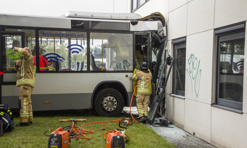 1 september Bus rijdt tegen gevel; meerdere gewonden Vaanweg Rotterdam