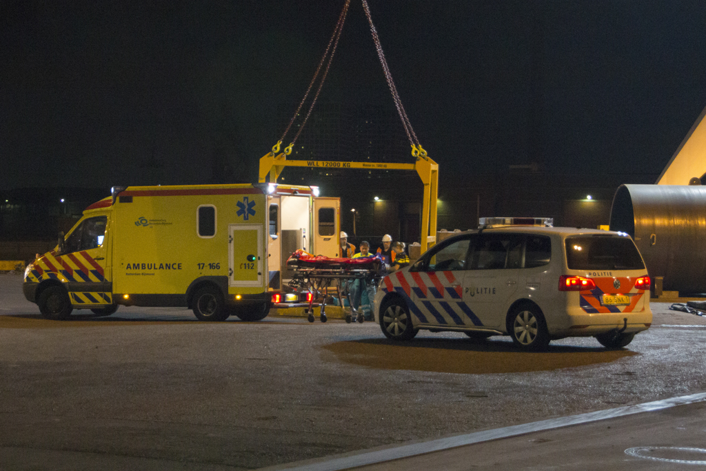 11 september Man krijgt zware ketting tegen hoofd Gustoweg Rotterdam