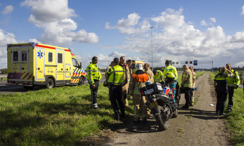 25 september Auto te water langs de A20 Vlaardingen