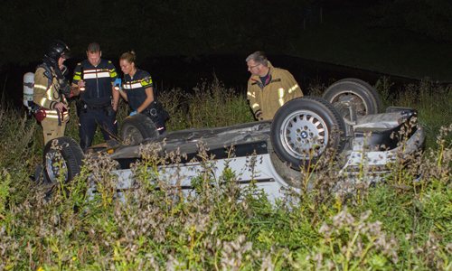2 oktober Auto uit de bocht op dak tot stilstand A20 Vlaardingen
