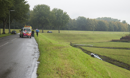 17 oktober Auto van de dijk af Vlaardingen