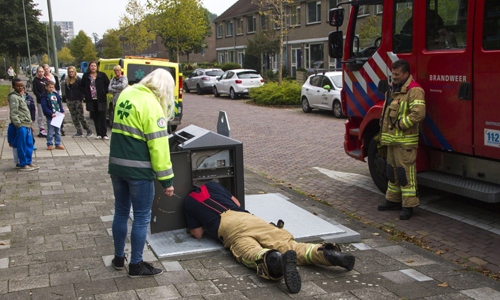 18 oktober Duif in ondergrondse container gegooid Vlaardingen
