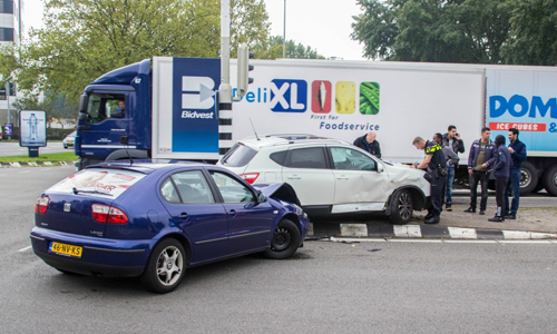 19 oktober Flinke schade na aanrijding ‘S-Gravenlandseweg Schiedam