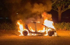 Opnieuw auto uitgebrand Floris de Vijfdelaan Vlaardingen