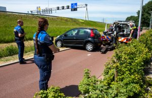 Auto in de sloot na politieachtervolging Nieuwpoortweg Schiedam