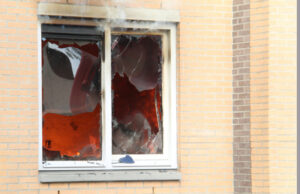 Flinke explosie bij grote brand in woning Ridderkerksestraat Schiedam