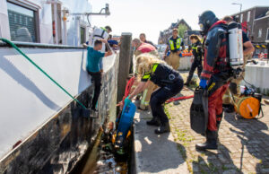 Grote reddingsactie voor te water geraakte vrouw tevergeefs Koningin Wilhelminahaven Vlaardingen