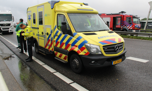 12 augustus Vrachtwagen botst tegen vangrail A16 Brienenoordbrug A16 Rotterdam