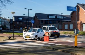 Scooter botst tegen auto Deltaweg Vlaardingen