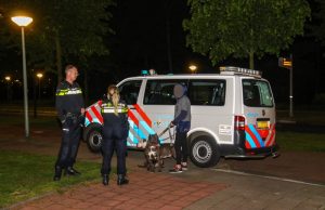 Hond rukt zich los en bijt andere hond Parijslaan Vlaardingen
