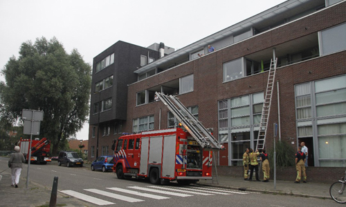21 Brandweer helpt bewoner bij buitensluiting Vlaardingen