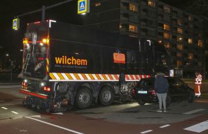 Flinke olielekkage na uitwijkmanoeuvre Laan van Bol’es Schiedam