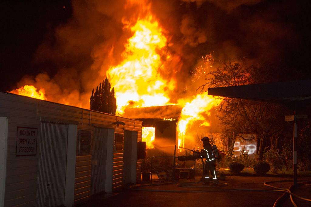 7 oktober Grote brand legt bedrijfspand in de as Schiedam