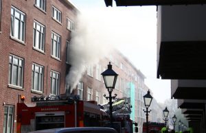 Brandweermannen gewond bij uitslaande brand Zuidhoek Rotterdam