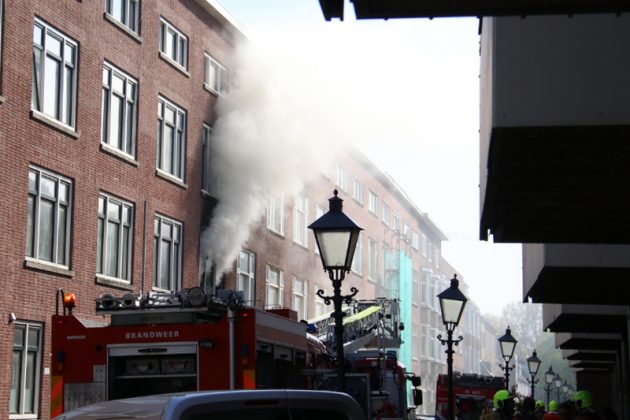 Brandweermannen Gewond Bij Uitslaande Brand Zuidhoek Rotterdam ...