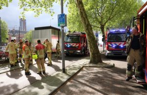 Man in scootmobiel valt van perron metro Oostplein Rotterdam