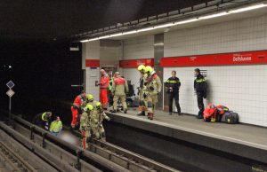Man valt met scootmobiel op metrospoor Jan Kruijffstraat Rotterdam