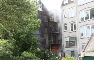 Zeer grote brand in portiekflat Hilledijk Rotterdam