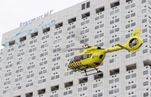 Lifeliner 5 haalt eerste patiënt op bij EMC Westzeedijk Rotterdam