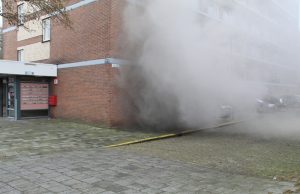 Flat ontruimd na grote brand in kelder flatgebouw Aalscholverlaan Vlaardingen