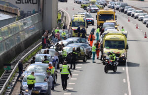 Kettingbotsing met 15 voertuigen op de A20 Rotterdam
