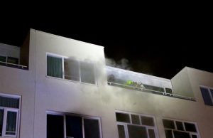 Meerdere gewonden bij grote woningbrand Watergeusstraat Rotterdam