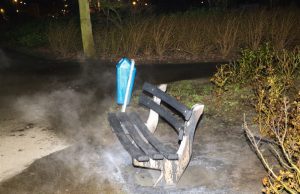 Tweede bankje in brand gestoken Spechtlaan Vlaardingen