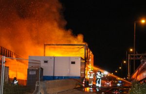 Botlekbrug dicht na felle brand Botlek Rotterdam