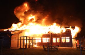 Grote uitslaande brand in voetbalkantine Kooikersweg Vlaardingen