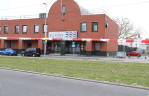 Politiebureau ontruimd na aantreffen neergezet koffertje Schiedamseweg Rotterdam