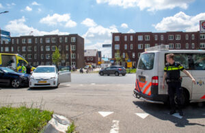 Flinke aanrijding tussen twee auto’s Hargalaan Schiedam