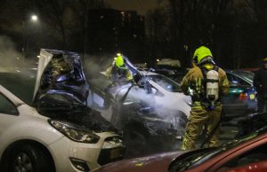 Vijf auto’s beschadigd na brand Londenweg Vlaardingen