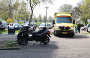 Gewonde bij botsing tussen auto en motor Havendijk Schiedam