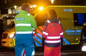 Auto over de kop Bentinckplein Rotterdam