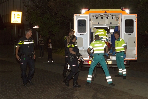 17 september Gewonde man ligt midden op straat Industrieweg Vlaardingen