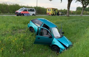 Bestuurder zonder rijbewijs duikt greppel in Maassluissedijk Vlaardingen