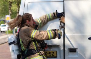 Transportbus voor onderzoek opengebroken Pruissingel Vlaardingen