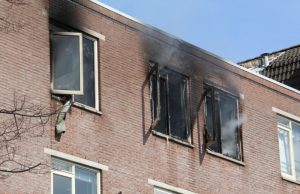 Uitslaande brand verwoest woning Beukelsweg Rotterdam