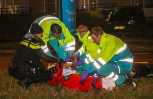 Motorrijder schept voetganger Churchillweg Schiedam